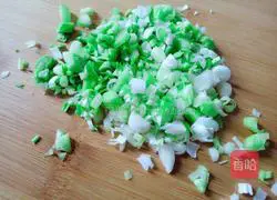 Illustration of how to make leek and egg dumpling filling 5