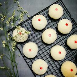 Love this simple rose cake