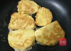 Illustration of how to make egg-flavored steamed bun slices 5