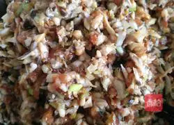 Illustration of how to make mutton and mushroom stuffed buns 2