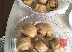 Illustration of how to make red dates, walnuts and brown sugar steamed buns 8