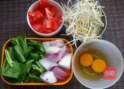 Illustration of how to make Erjiezi vegetarian fried noodles 5