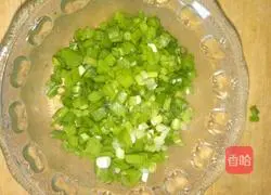 Illustration of how to make scallion pancakes 2