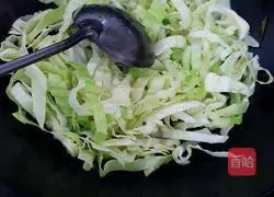 Home-style fried pancakes Illustration of how to make silk 4