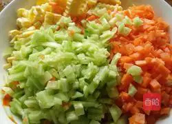 Illustration of how to make pastoral corn, ham and fried rice 3