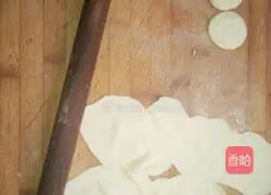 Illustration of how to make taro and leek meat dumplings 10