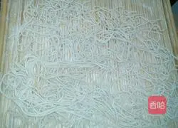Illustration of how to make colorful fried noodles 3