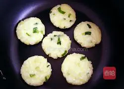 Illustration of how to make mini potato rice cakes 10