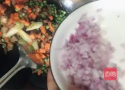 Illustration of home-style braised sausage and rice 10