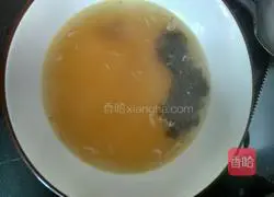 Illustration of how to make oyster mushroom and pork wontons 18