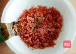 Illustration of how to make cabbage and pork wontons 3