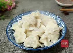 Illustration of how to make celery and fresh meat dumplings 12