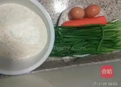 Illustration of how to make chive pancake rolls 1