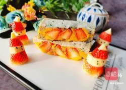 Illustration of how to make strawberry sandwich breakfast (Christmas occasion) 10