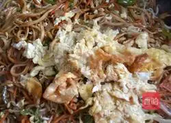 Illustration of how to make fried egg noodles 12