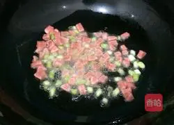 Illustration of how to make ham and egg fried rice 4