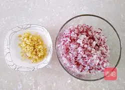 Illustration of how to make steamed buns with vegetarian stuffing 6