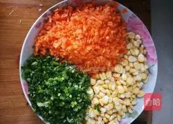 Illustration of how to make carrot and corn dumplings 1