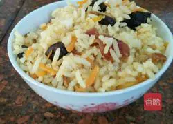 Illustration of how to make fried rice with carrots, mushrooms and sausages 10