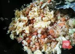 Illustration of how to make cabbage fried rice 8