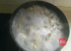 Illustration of how to make chrysanthemum stuffed dumplings 12