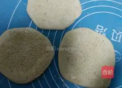 Illustration of how to make hollow sesame cake 15