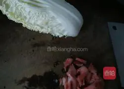 Illustration of how to make cabbage soup noodles 1