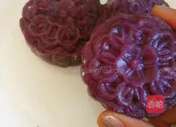 Illustration of Homemade Purple Sweet Potato Cake 9