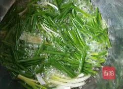 Illustration of how to make noodles with scallion oil 5