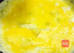 Illustration of how to make stir-fried noodles with leek seedlings, foie gras and eggs 6