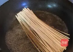 Illustration of how to make five-spice noodles + golden love 11