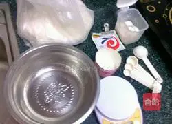 Illustration of how to make red bamboo shoot buns 6