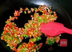 Illustration of how to make colorful pepper fried rice 14