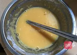 Illustration of how to make breakfast egg pancake 2