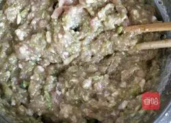 Illustration of how to make dumplings stuffed with melon, pepper and meat 8