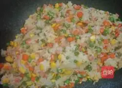 Illustration of how to make red, blue and yellow fried rice 7