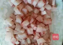 Illustration of how to make diced shark meat and pickled cabbage fried rice 2