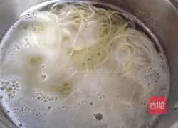 Illustration of how to make tomato beef noodles 10