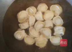 Illustration of how to make Yuanbao dumplings 7