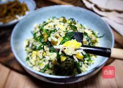 Illustration of how to make leek and egg fried rice 8