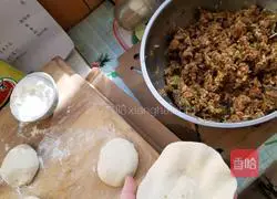 Illustration of how to make pork and radish stuffed buns 5