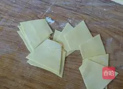 Illustration of how to make wonton wrappers 5