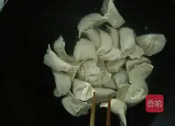 Illustration of making Northeast celery dumplings 12