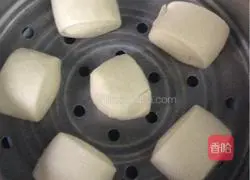 Illustration of how to make milk-flavored fried steamed buns 1
