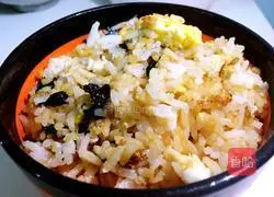 Illustration of how to make seaweed and egg fried rice 4