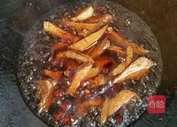 Illustration of how to make bacon fried pancakes 7