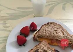 Cheese and Egg Sandwich Recipe Illustration 3