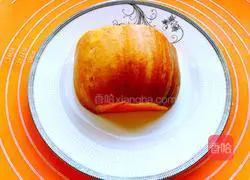 Illustration of how to make pumpkin conch steamed buns 1