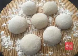 Illustration of how to make handmade whole wheat steamed buns 11