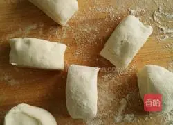 Illustration of how to make white rose milk-flavored steamed buns 6